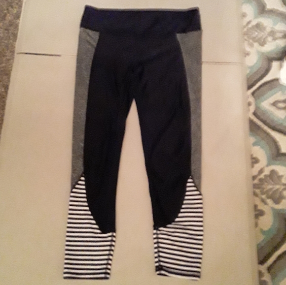 🔥Inspired hearts pattened athlete leggings - Picture 2 of 5